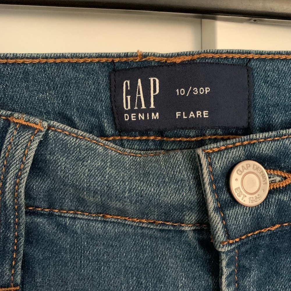 Gap 90's Flare Jeans Petite- Brand New